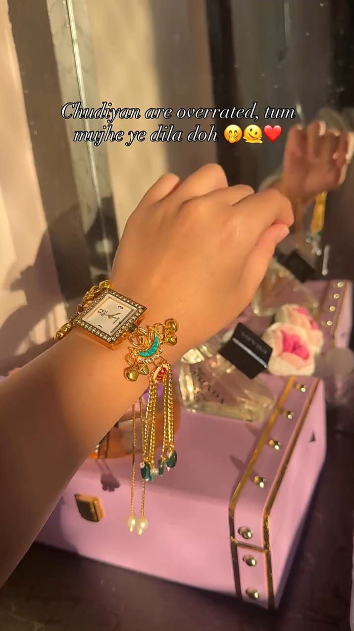 Radiant Charm Kundan Statement Watch